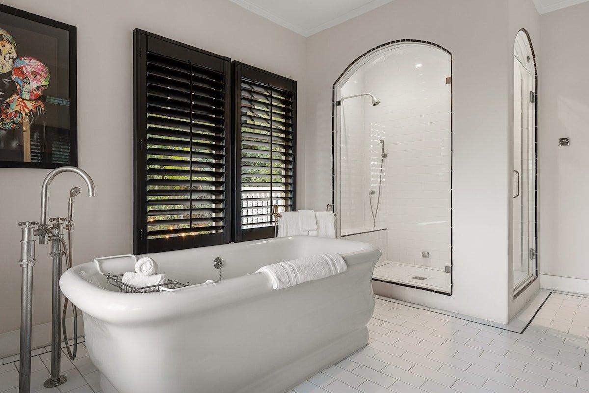 Luxury Hollywood Hills Retreat gallery image 4