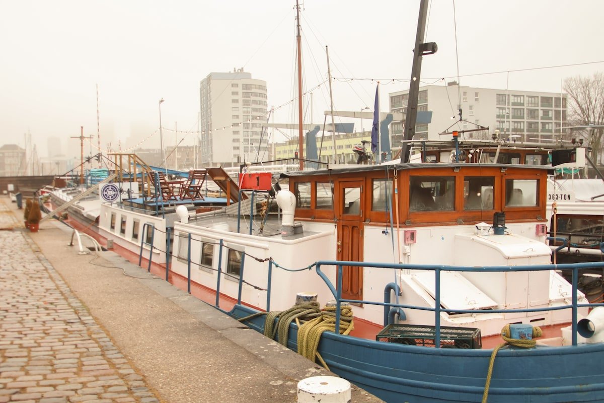 Boathouse Bora 11-15p @bocoliving Rotterdam Marina gallery image 2