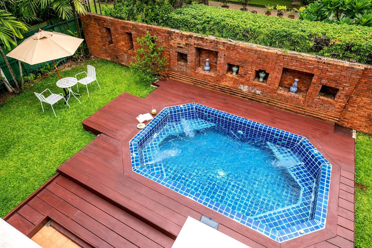 100-Year City Center Villa “Breakfast & Cleaning gallery image 2