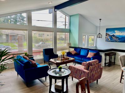 Beautiful relaxing home 4BR/3BA-AC-near Light Rail