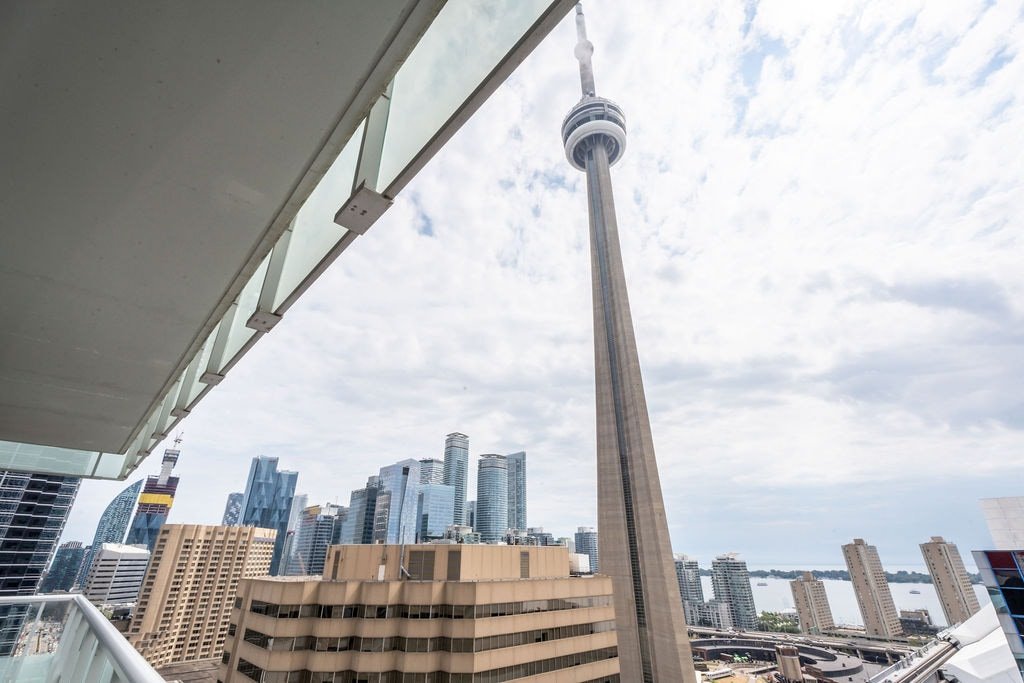 Luxury Condo w/ CN Tower View, Workspace gallery image 3