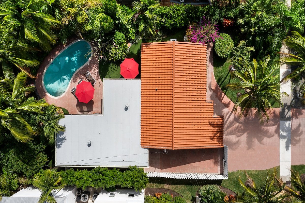 Coconut Cottage – Your Tropical City Escape gallery image 4