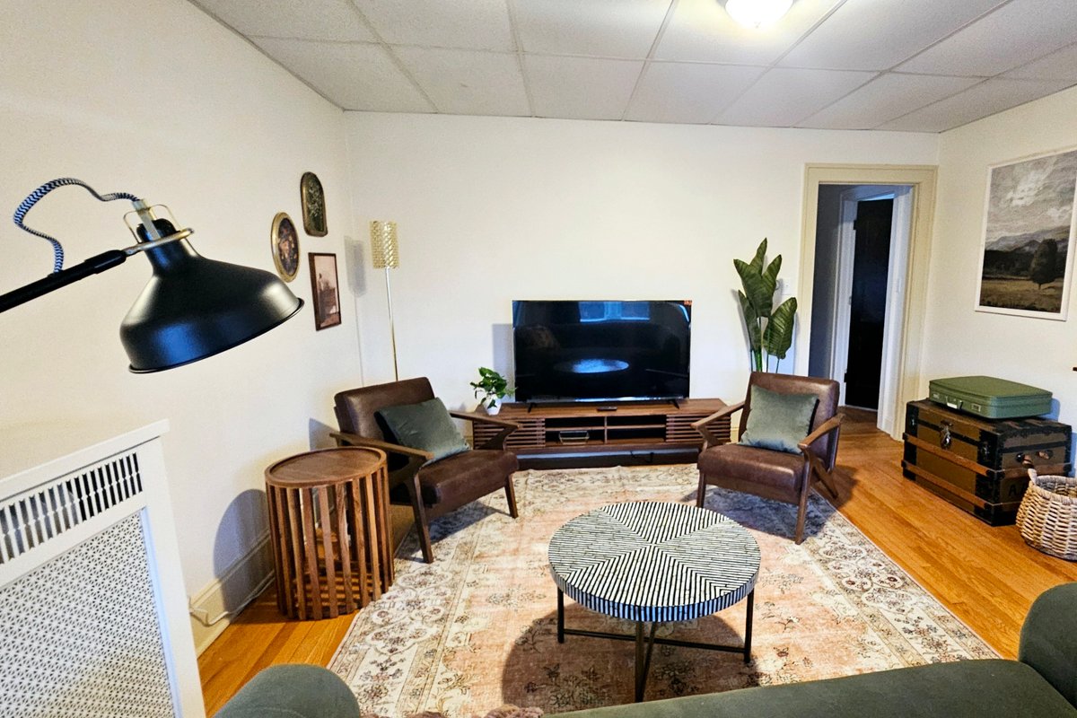 Central cozy 4 bedroom w/King bed