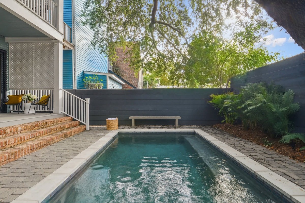 Grand, Lush Home with Heated Pool gallery image 5