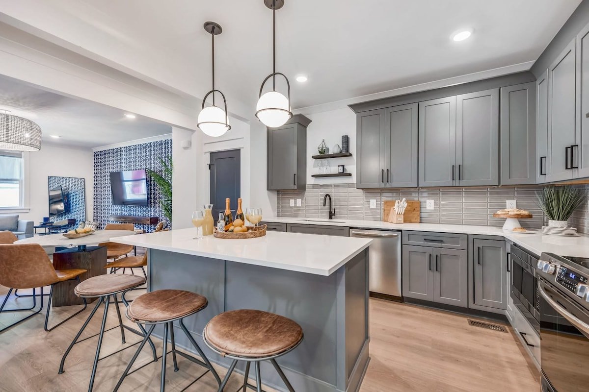 Two Luxury Townhomes | Near Five Points gallery image 3