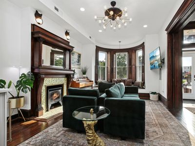 Historic-7BR/4.5BA-Parking+By Metro+Chef’s Kitchen