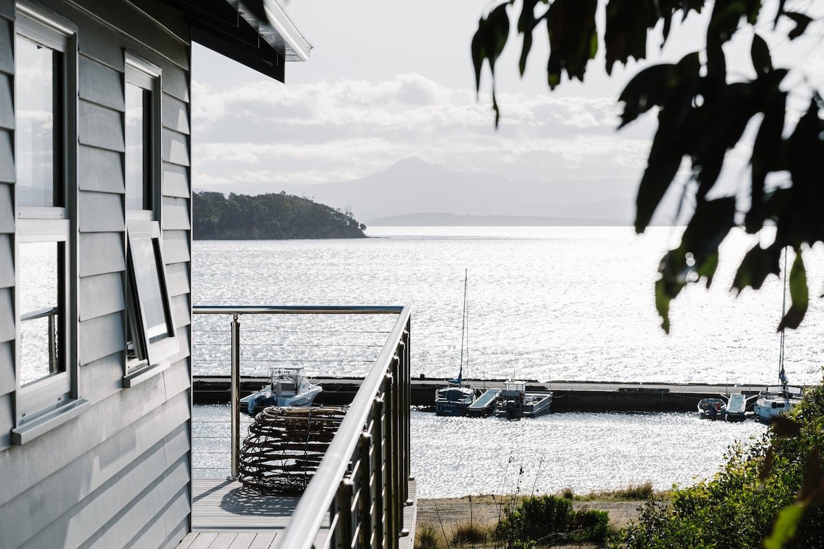Bruny Boathouse gallery image 5