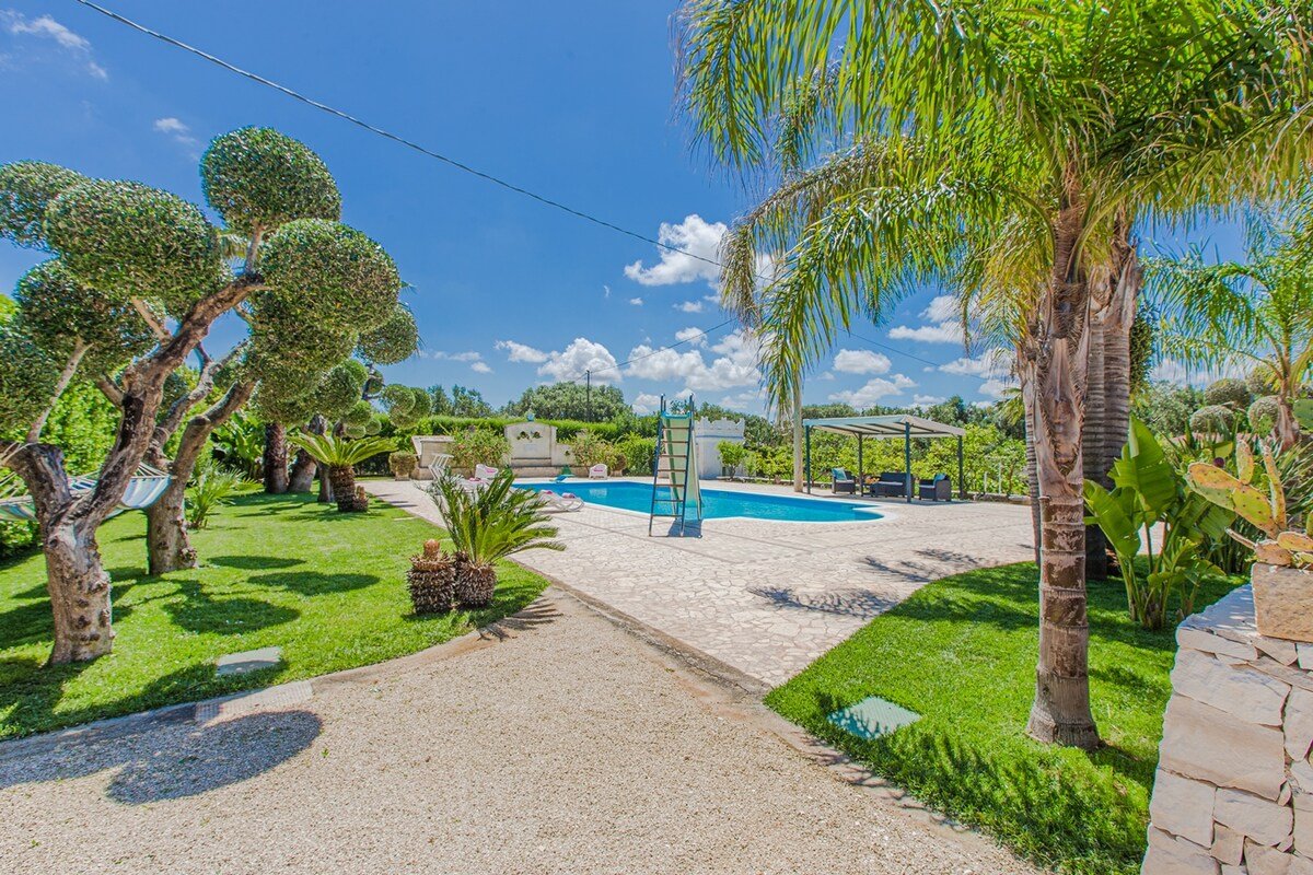 Trullo Poggio con piscina – vicino Mare gallery image 3