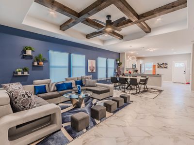 Modern Room Near Downtown, Zoo, Uptown & More