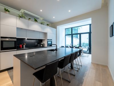 Top Location Brussels Luxury: En-Suite BR for 10