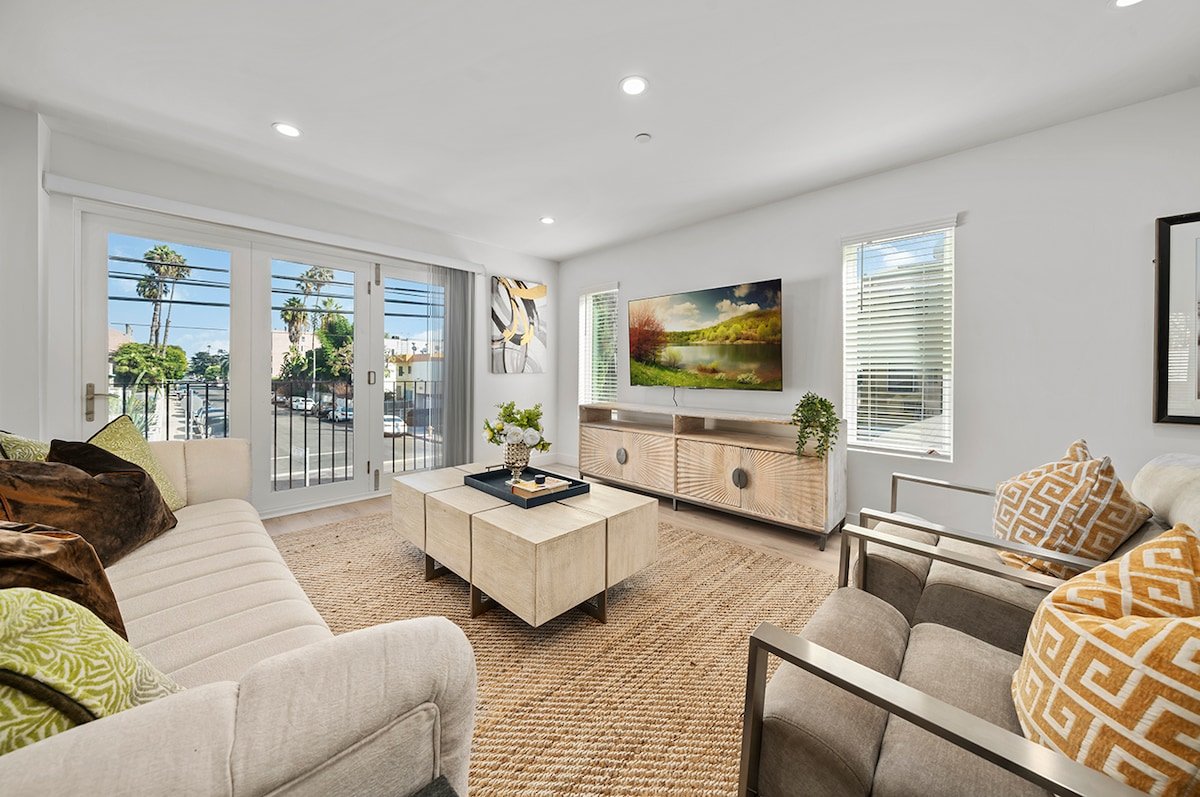 Luxury 5BR House in Hollywood/Sleeps16+Parking gallery image 2