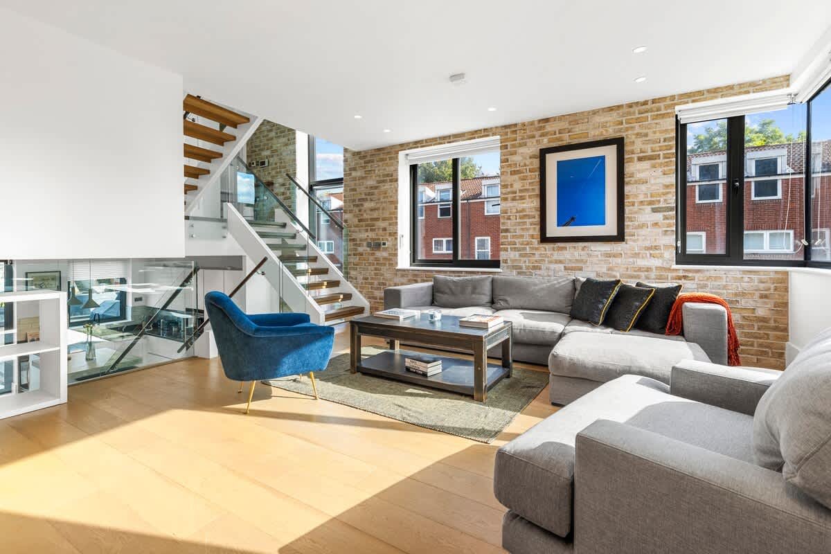 Stylishly Designed 4 Bedroom Home gallery image 4