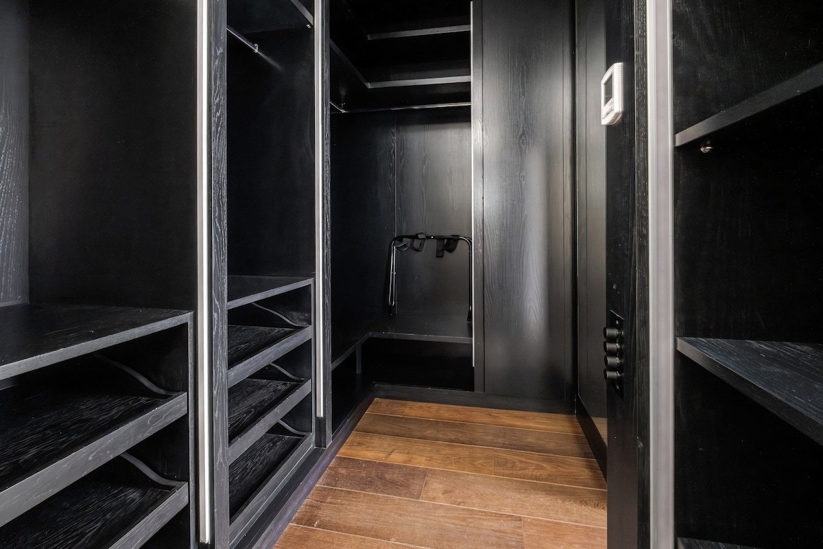 Stunning Mayfair Double En-Suite Flat with AC gallery image 3