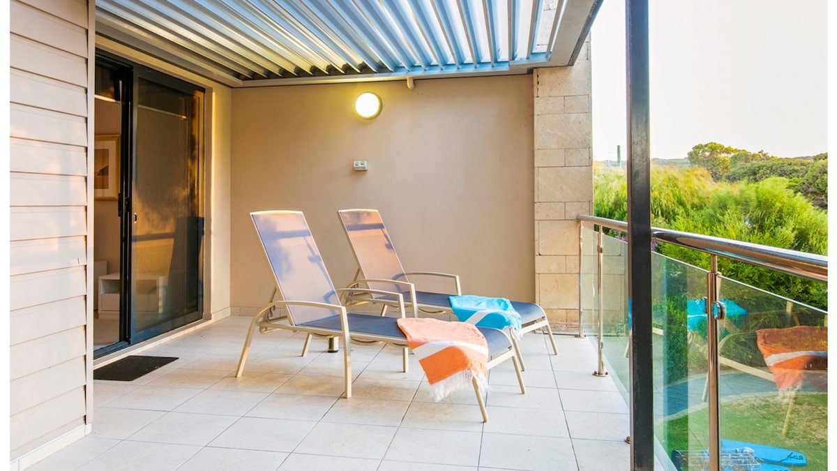 Surfside 9: In the Idyllic Yallingup Beach Scene gallery image 5