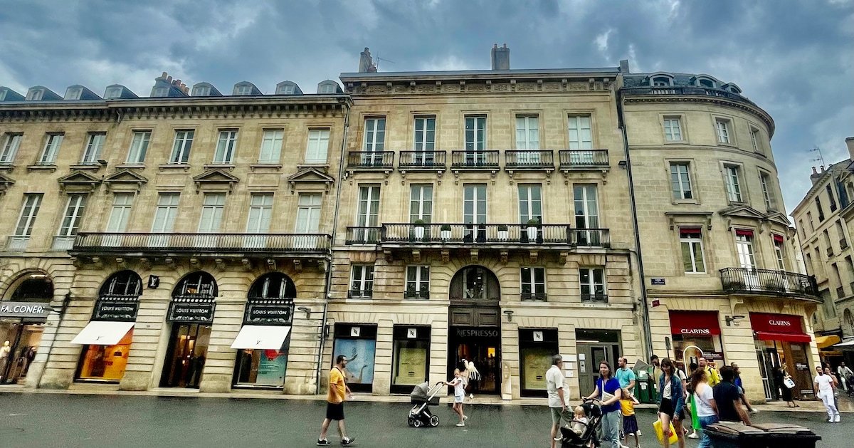 3 chambres au calme, coeur du triangle d’or – Tram gallery image 3