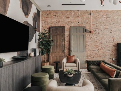 Starr Piano • Carraway • Luxury Near Broadway