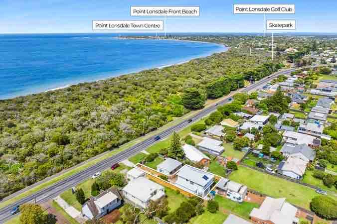 Narrows Rest- Beach over the road gallery image 3