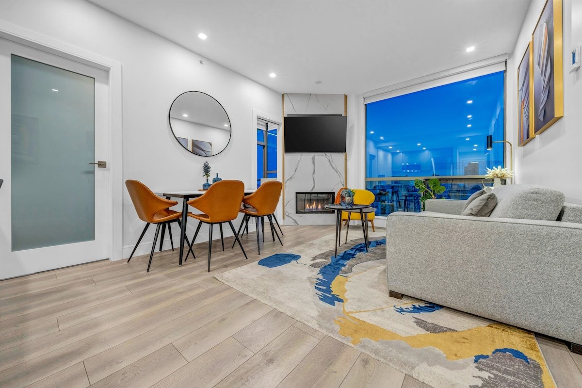 2 Bedroom 2 bath In Trendy Yaletown Pool Gym Park. gallery image 4