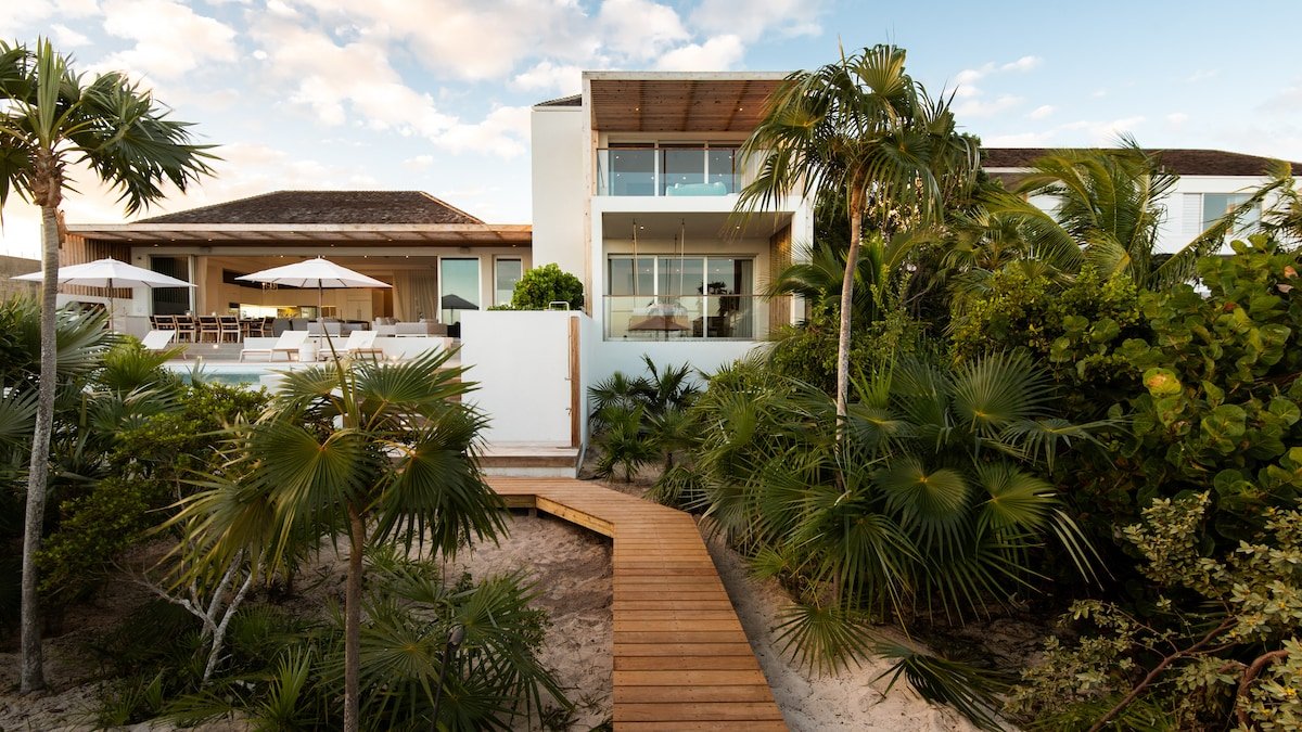 Beach Enclave Long Bay V6 – 5BR Beachfront Villa