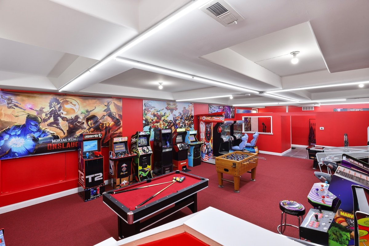 Belmont Pleasures – hot tub / arcade gaming room gallery image 3