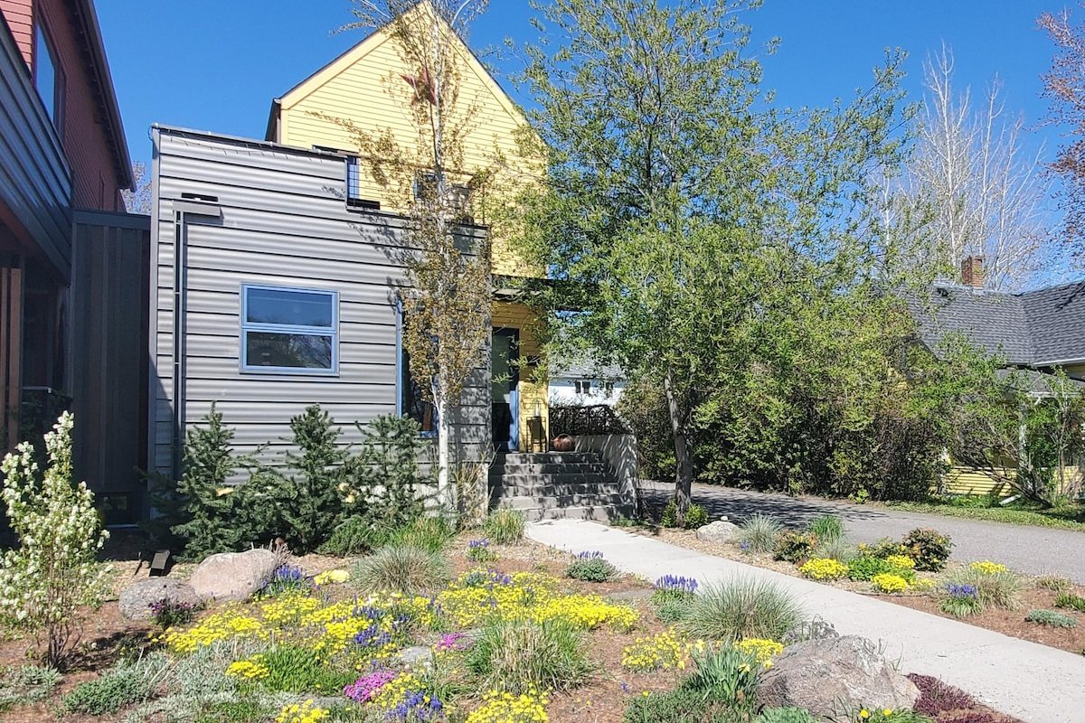 Contemporary Downtown Townhome gallery image 2