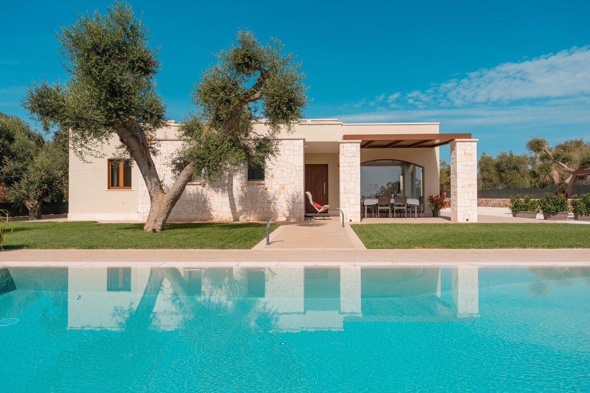 New Villa Gelso Bianco with Infinity Pool gallery image 3