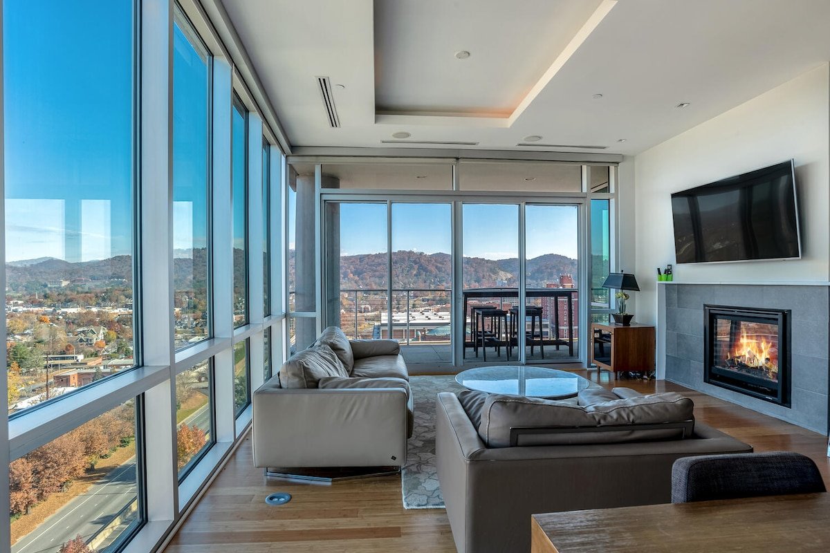 Penthouse Style Condo Atop Hotel Indigo gallery image 2