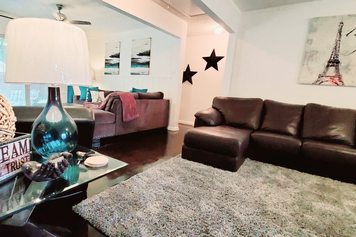 NEWLY Remodeled Sleeps 16/2 Queen,3 Full, 4 Twin