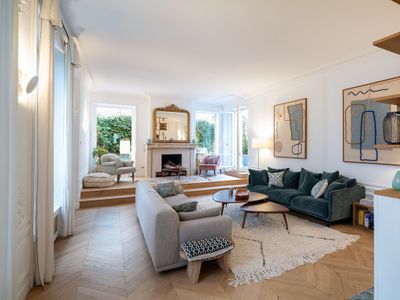 Par032 – Luxury apartment with terrace in Paris 17