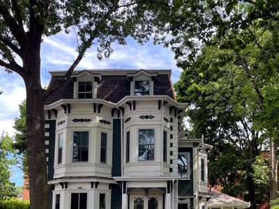 Spacious Harvard mansion 4+br 3.5ba free parking