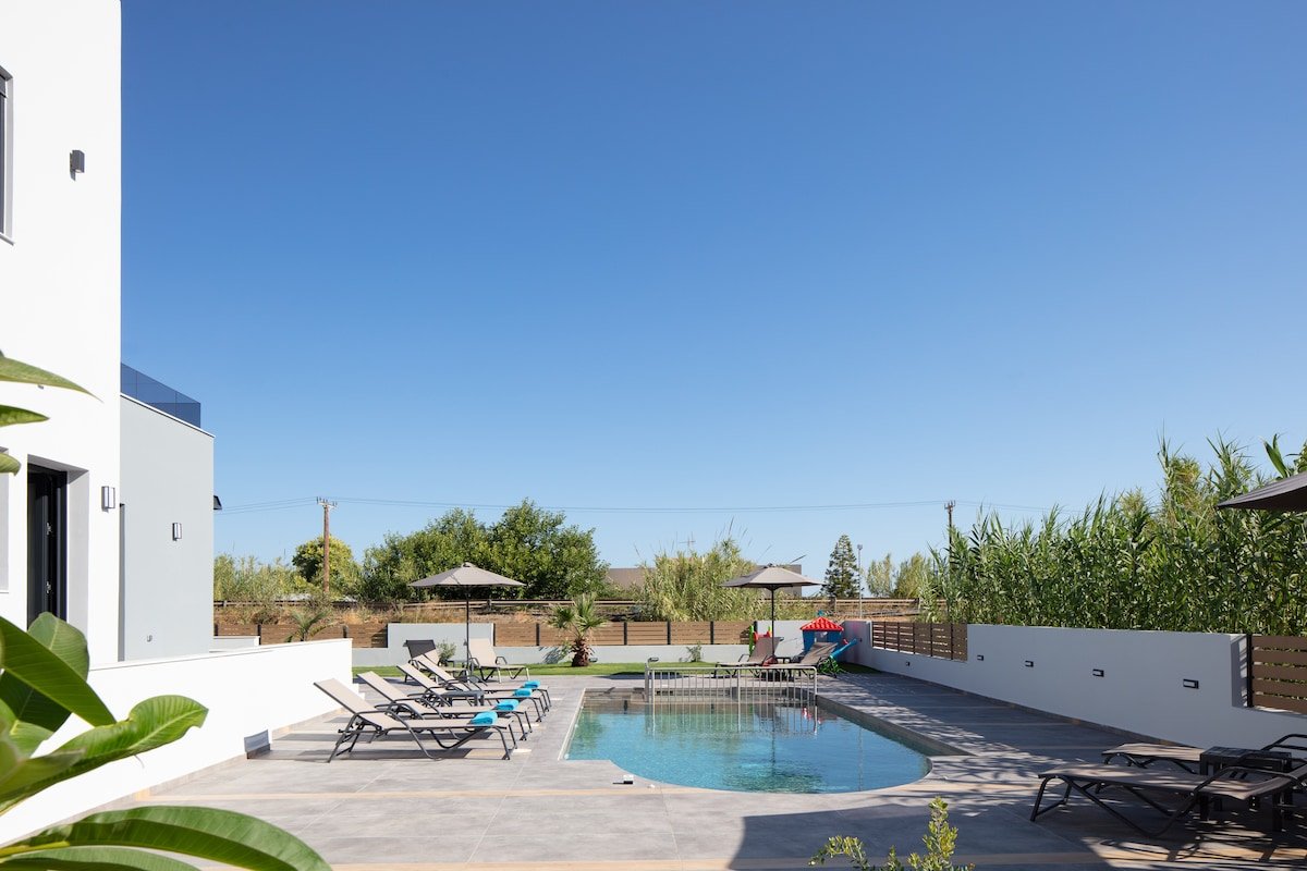 Sunnyside Villa II, Beach Within Walking Distance gallery image 5