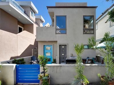 Modern Sandcastle 4bedRM/ 3.5 bath/AC by the Sea