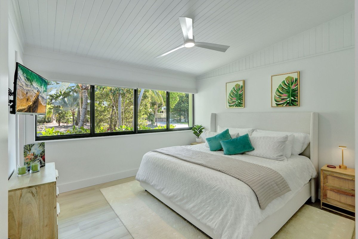 New Waterfront Luxe: Pool-Spa-Dock-Beach-Gulf View gallery image 3