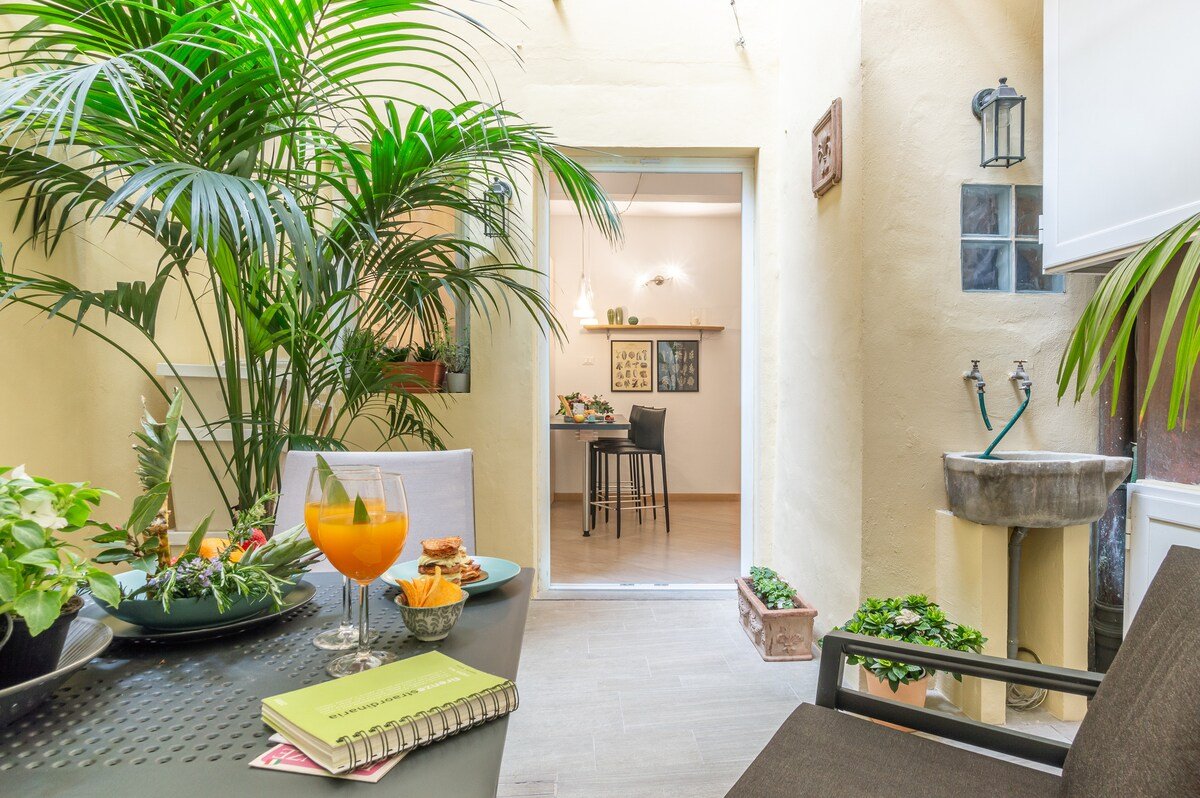 Laura Five Senses – courtyard – City Center gallery image 4