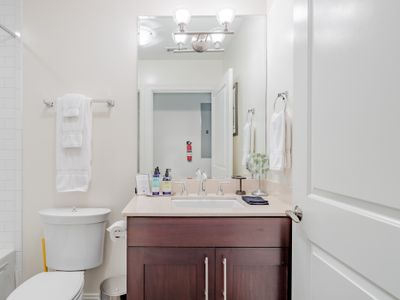 Boutique Double Hotel Suite Borders Andersonville and Uptown