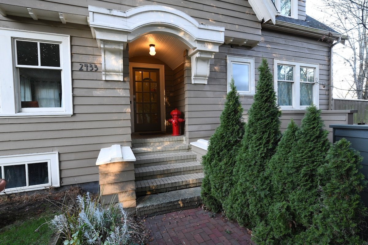 Charming Home with Off Street Parking gallery image 4