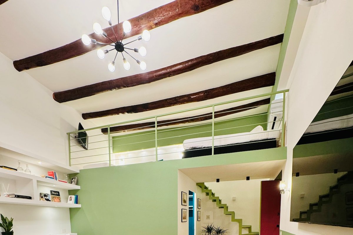 Alma de Chiaja -elegant & central Design Home gallery image 5