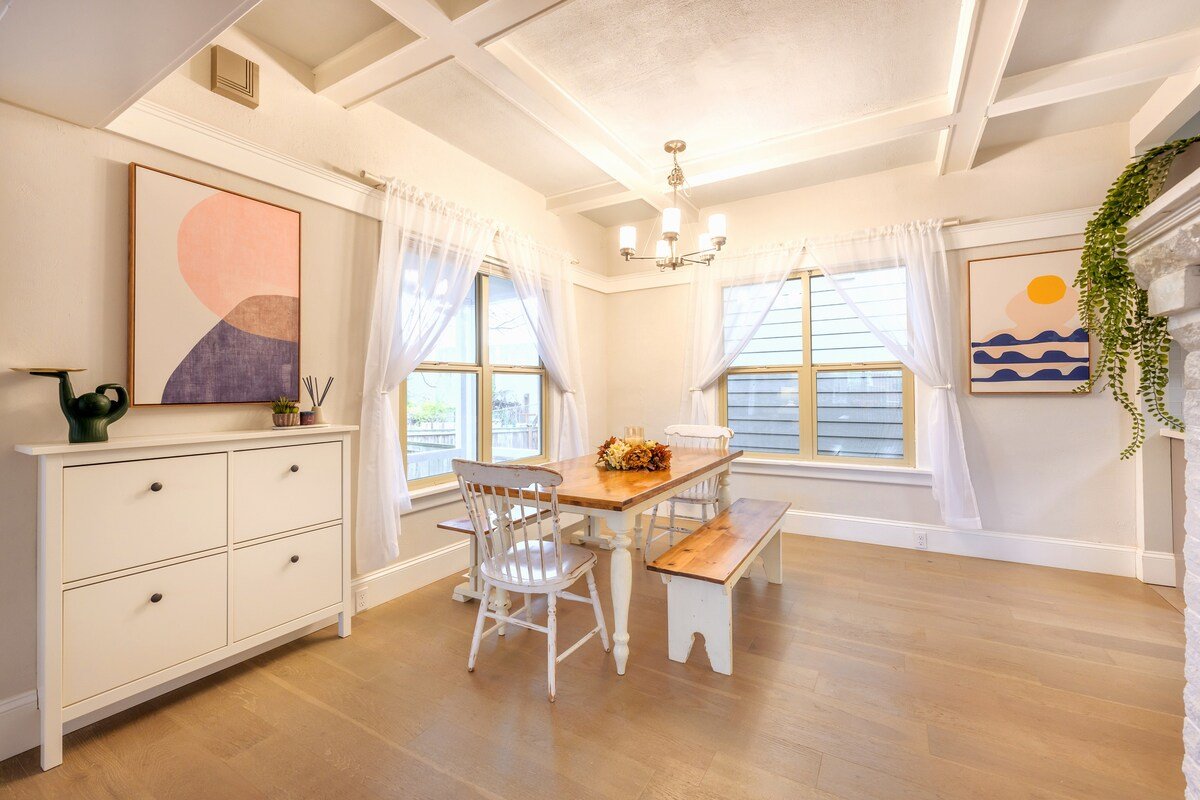 UW -Upgraded Home with 5BR/4Ba/4Parking/EV charger gallery image 4