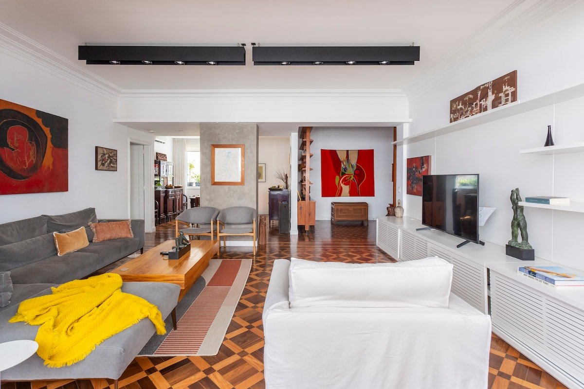 Colorful Art-Inspired Retro Chic Apartment gallery image 3