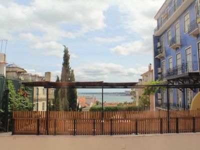 Flores – Triplex in Chiado w/ terrace & parking!