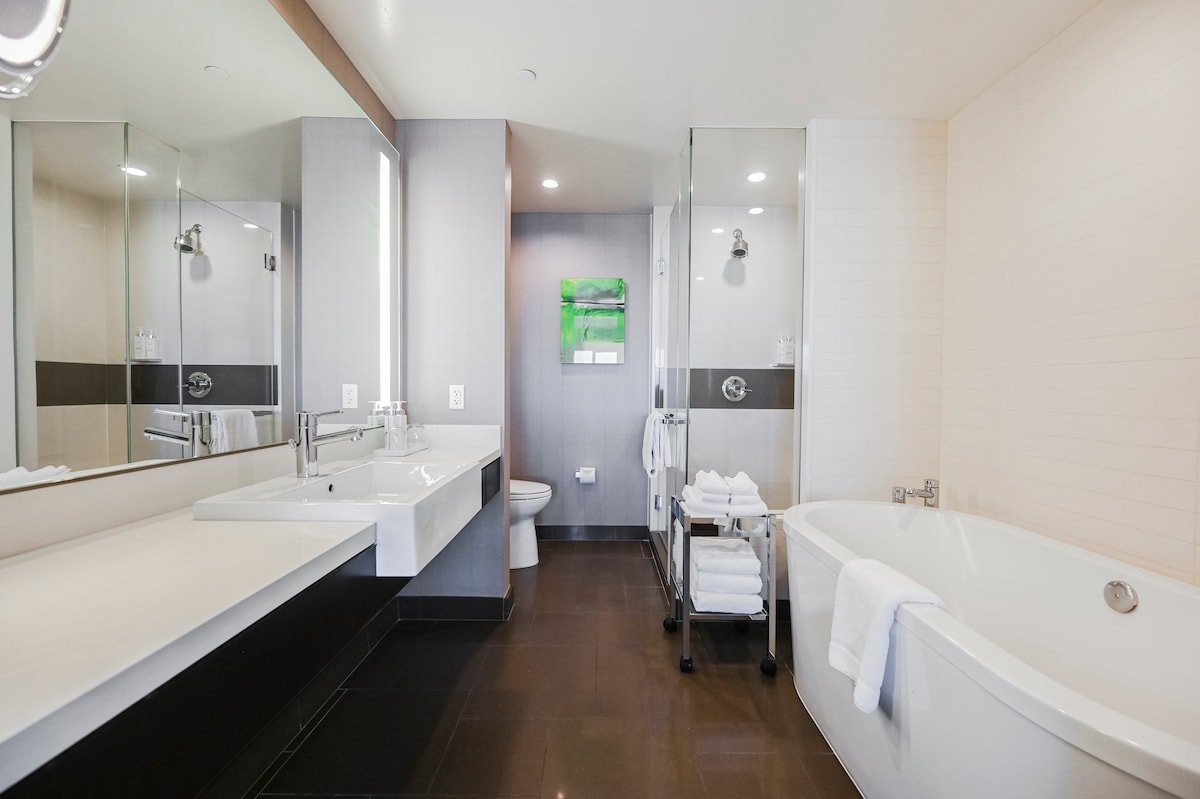 L43 VDARA Unique 2BD Adjoining Studios | Sleeps 8 gallery image 5