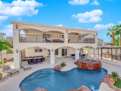 Spacious 5 Bedroom. Pool, RV Parking, Patio, Grill