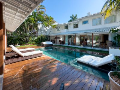 Casa Champagne acesso à praia – condo Santa Mônica