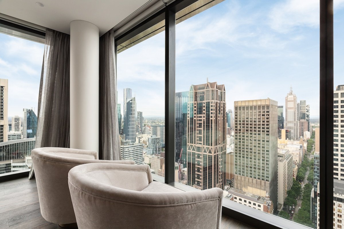 Collins Arch Penthouse gallery image 5