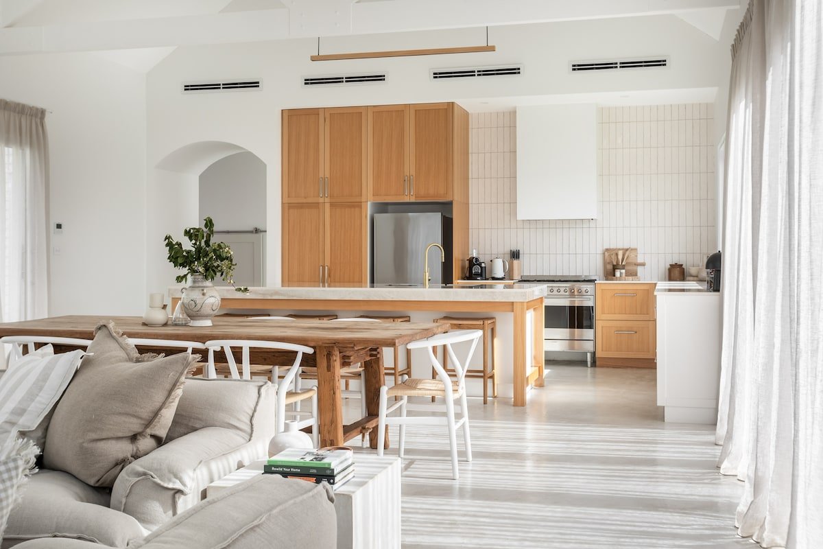 Large modern comfortable – 6 beds – 2 bathrooms gallery image 2