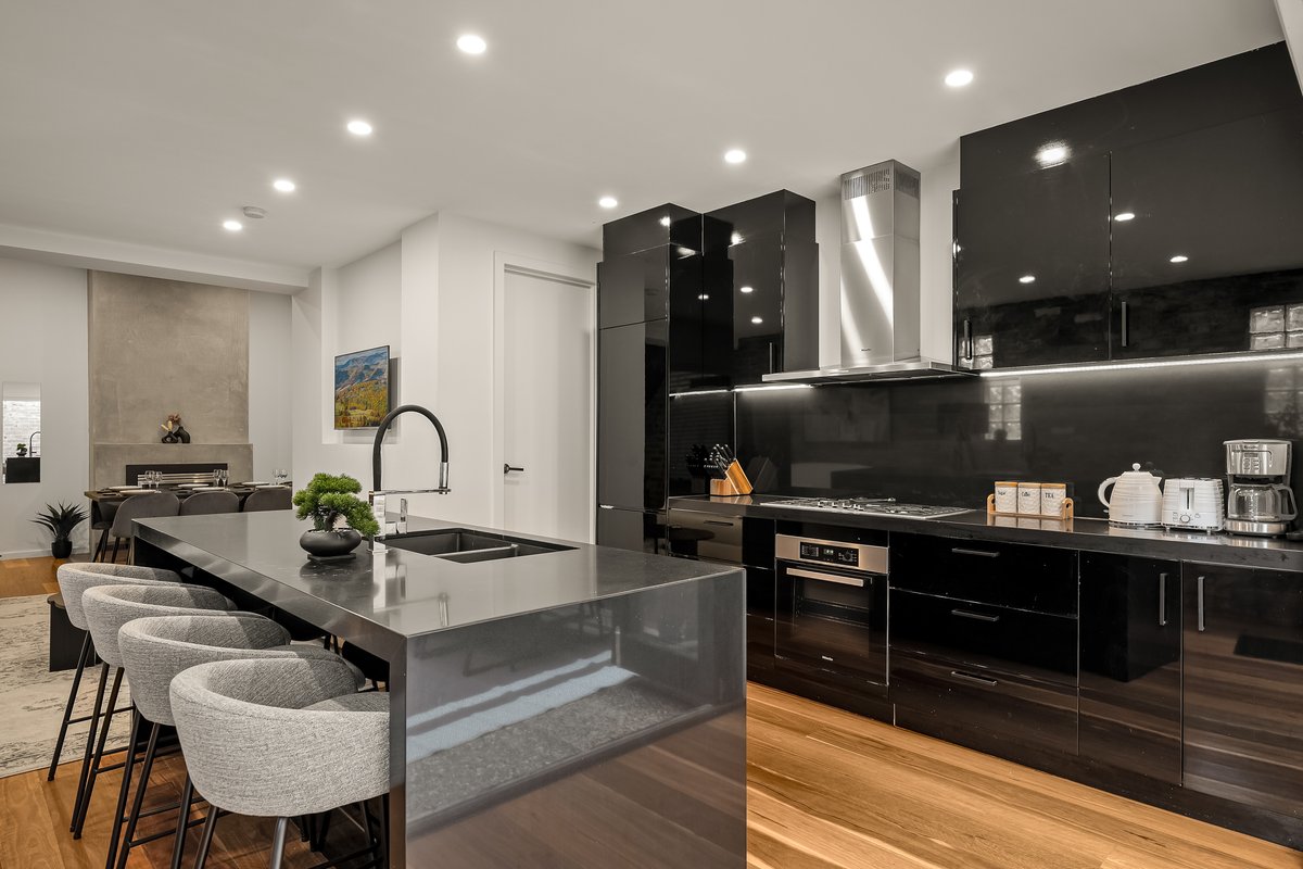 Unbeatable Location Famous Chapel St Family Home