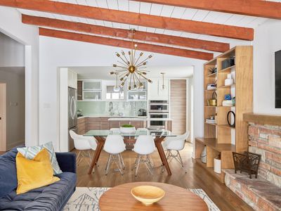 Central Retreat *Sleeps 8* Pet & Kid Friendly