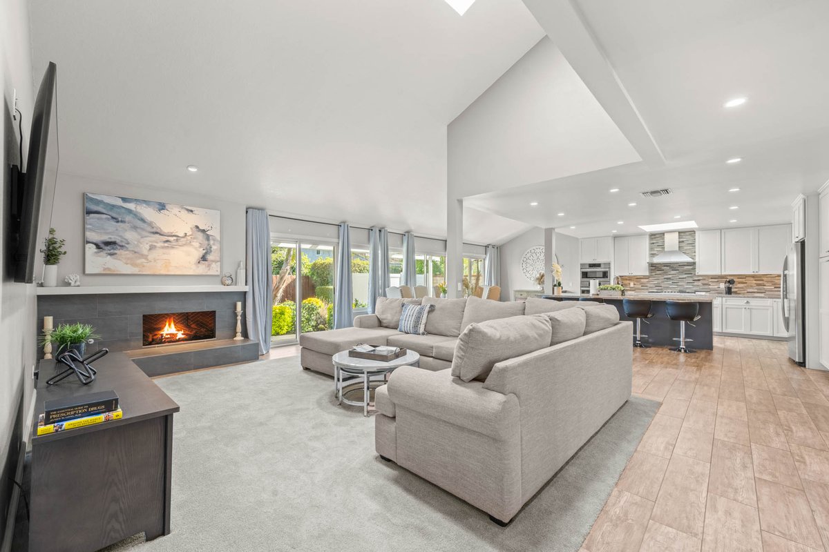 136 Modern Family Valencia Home-by-Magic Mountain