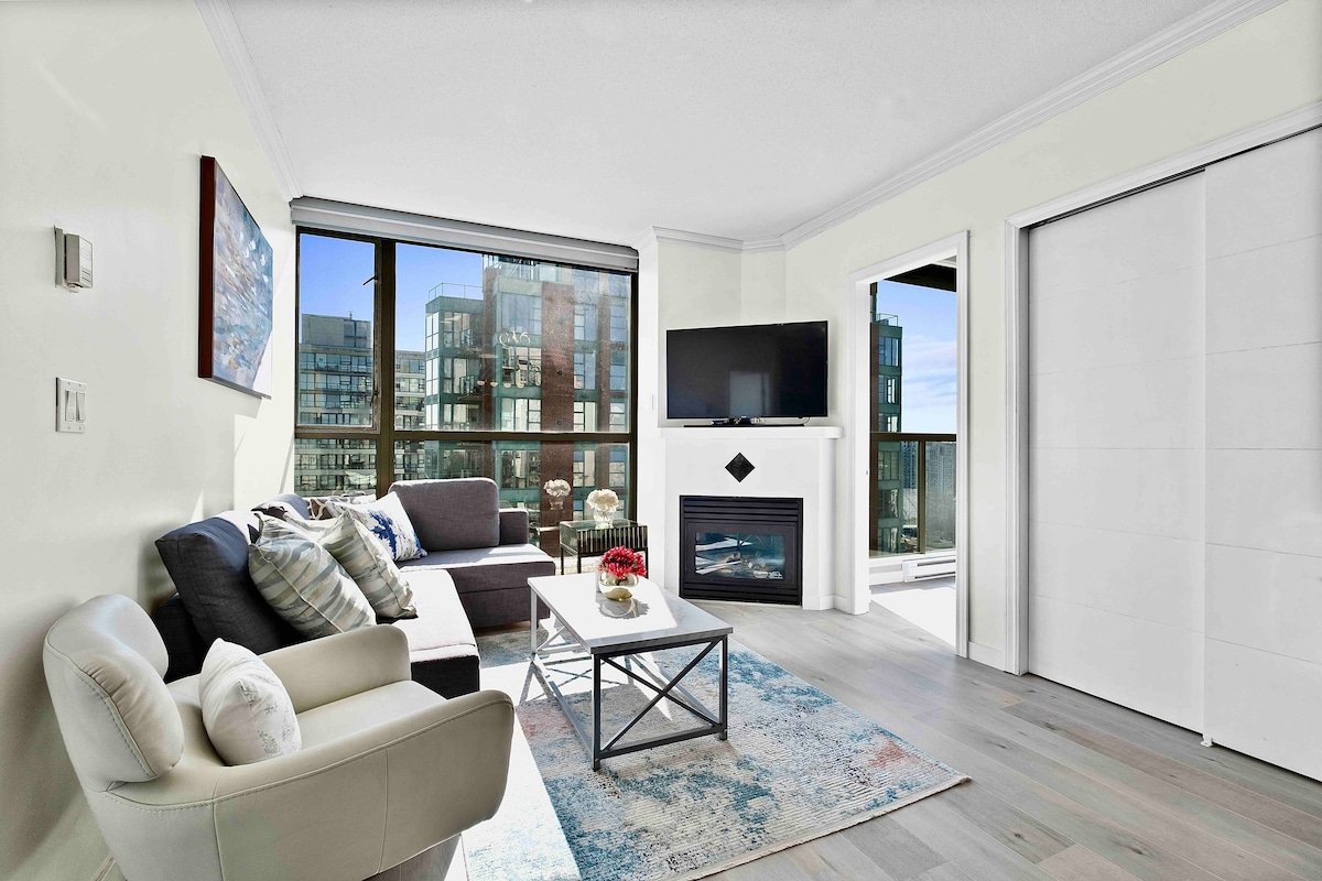 BEAUTIFUL CONDO HEART OF DOWNTOWN +free parking gallery image 2