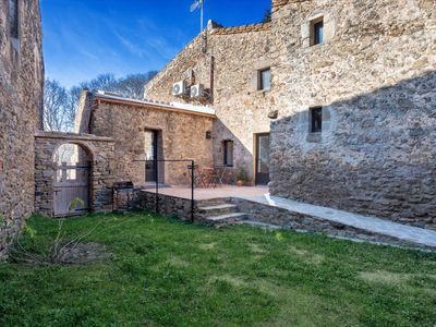 Casa rural renovada en finca agrícola familiar